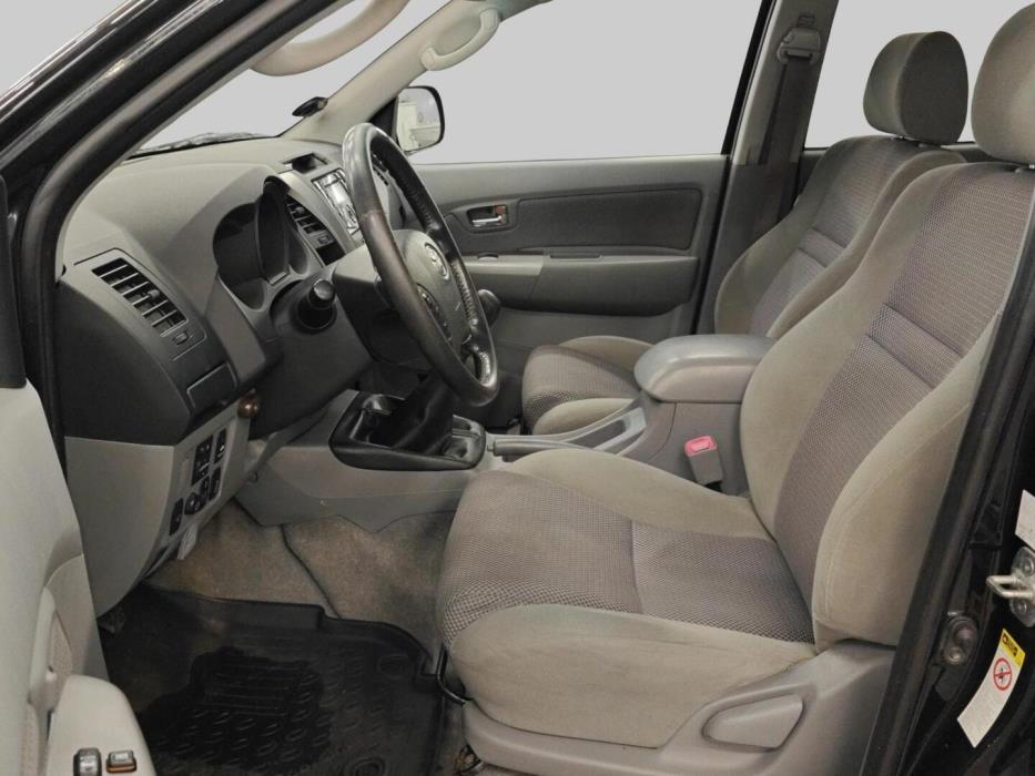 TOYOTA Hilux 2011