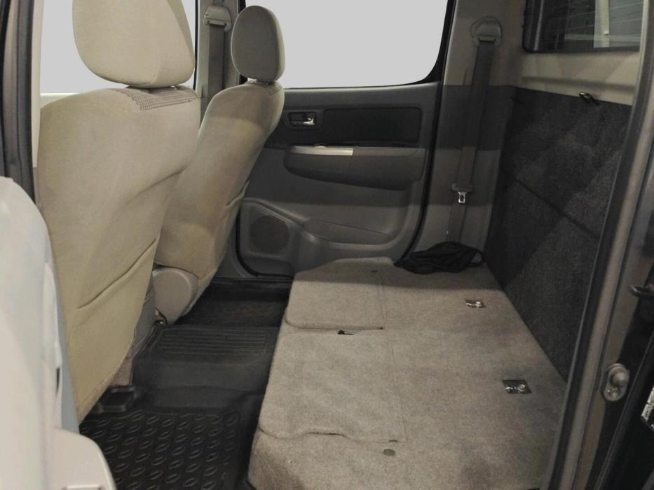 TOYOTA Hilux 2011