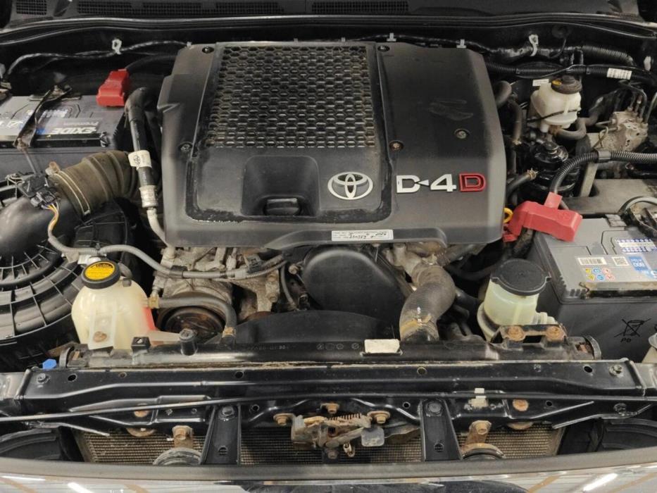 TOYOTA Hilux 2011