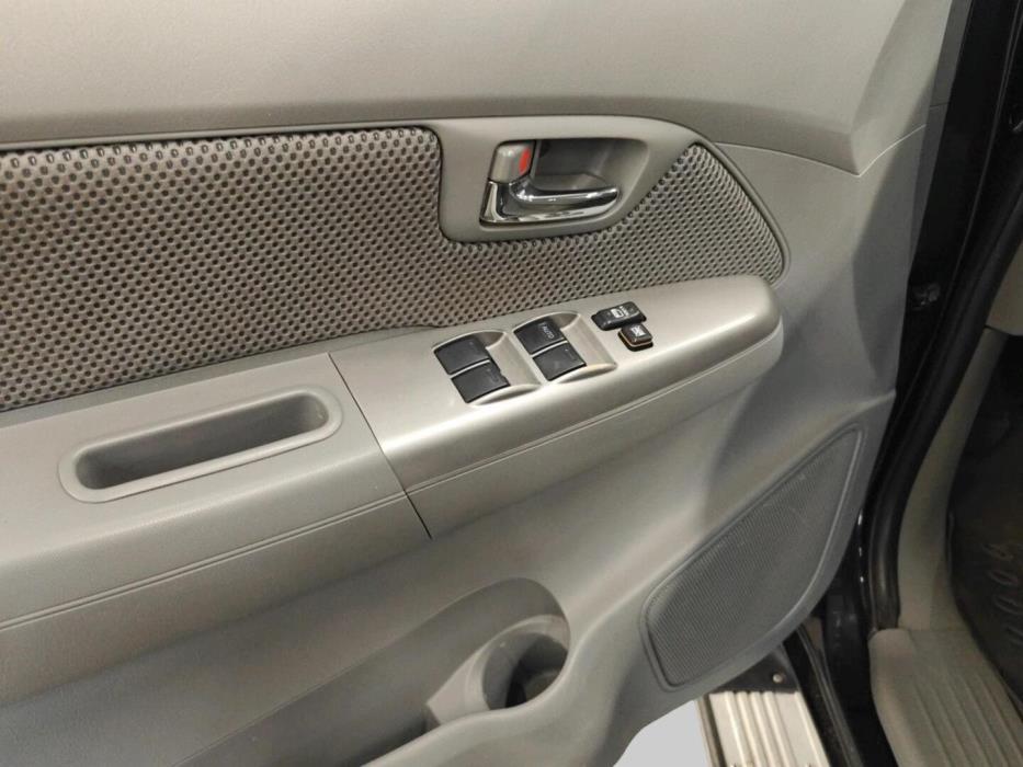 TOYOTA Hilux 2011