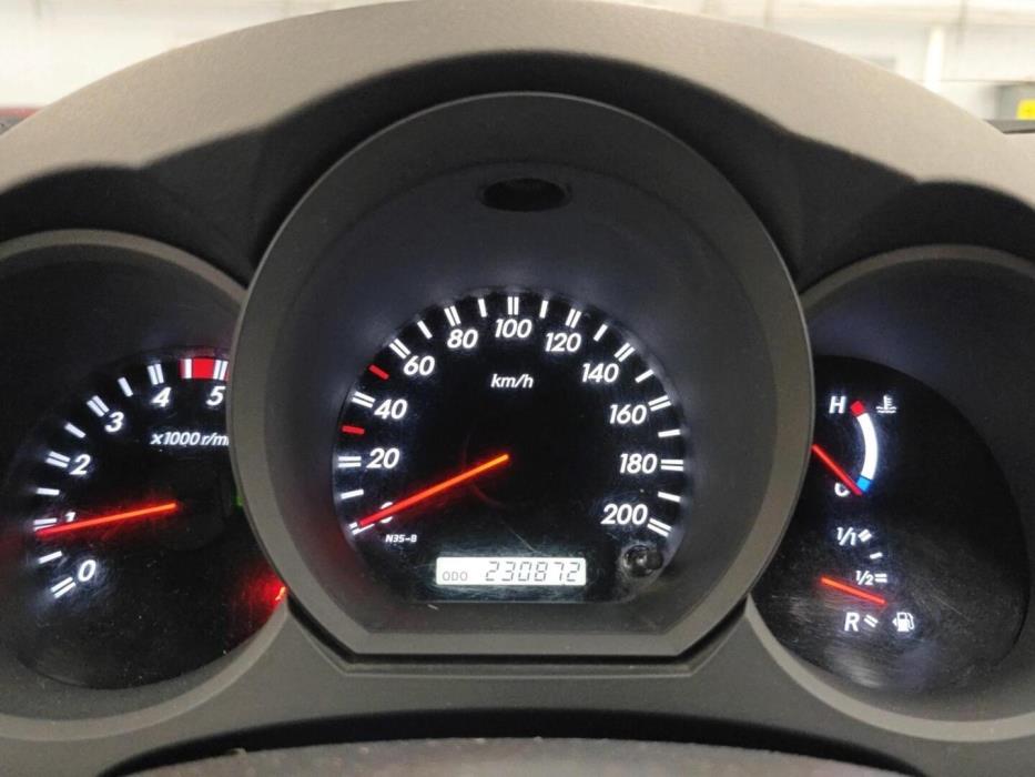 TOYOTA Hilux 2011