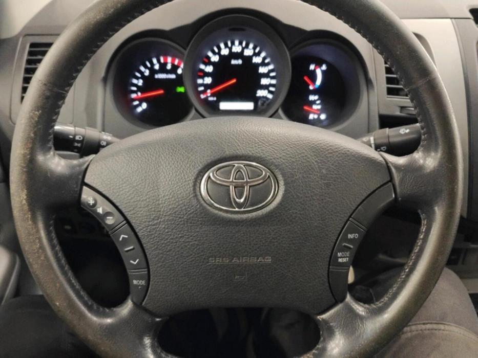 TOYOTA Hilux 2011