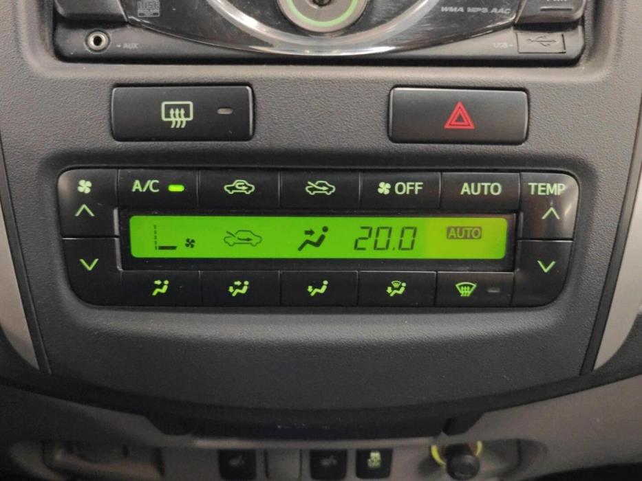 TOYOTA Hilux 2011