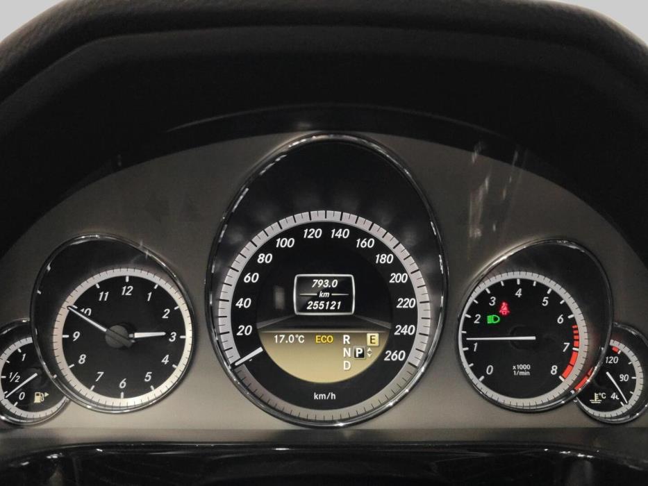 MERCEDES-BENZ E 2012