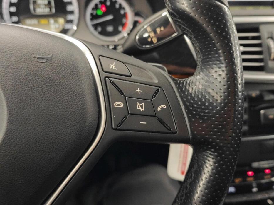 MERCEDES-BENZ E 2012