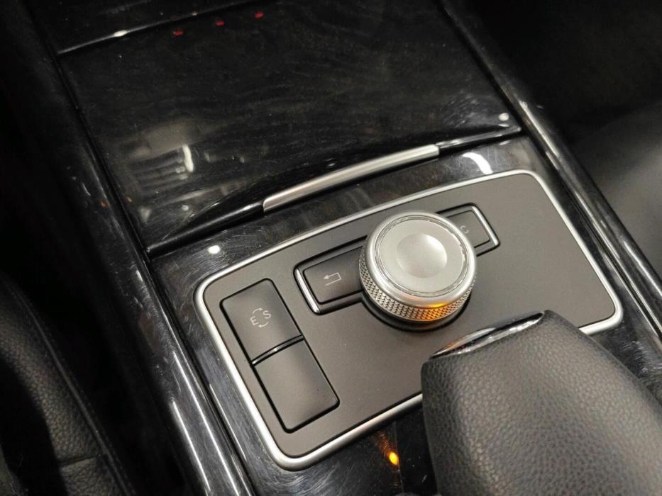 MERCEDES-BENZ E 2012