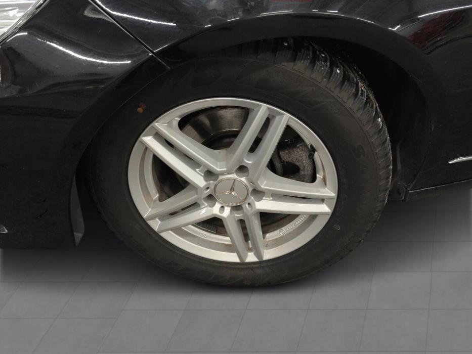 MERCEDES-BENZ E 2012