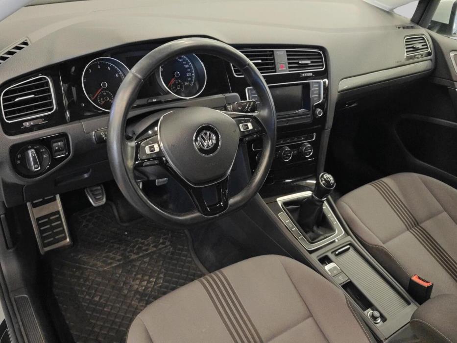 VOLKSWAGEN Golf 2016