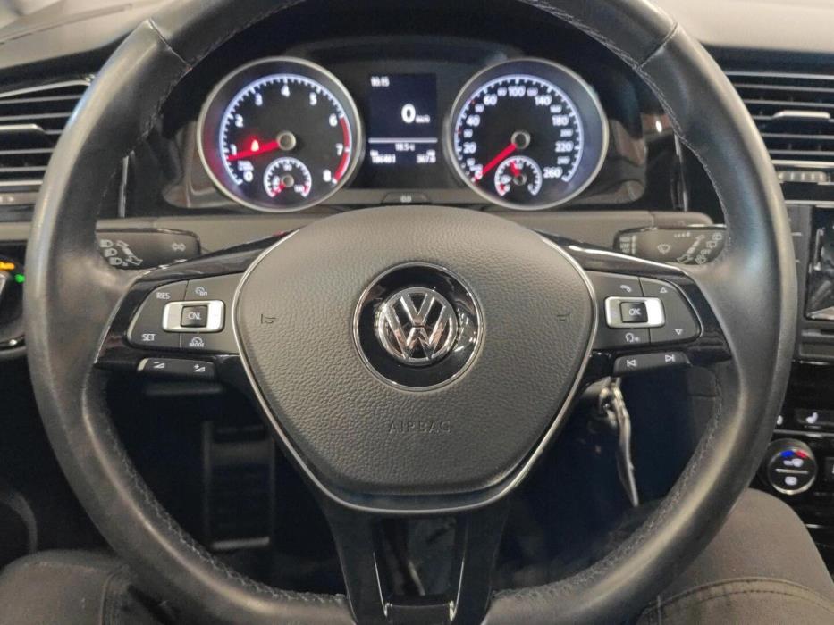 VOLKSWAGEN Golf 2016