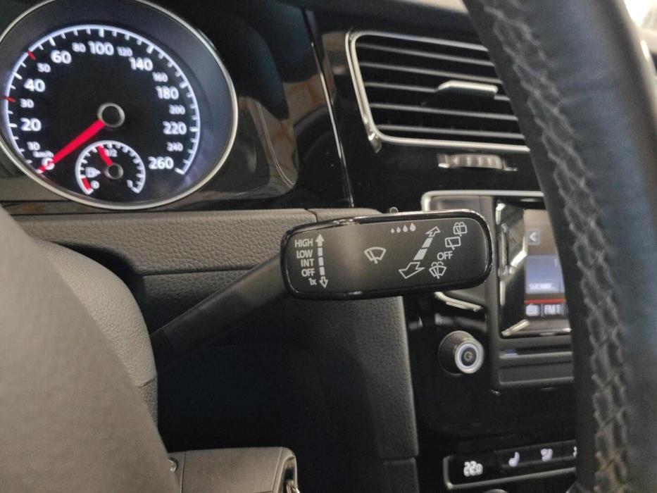 VOLKSWAGEN Golf 2016