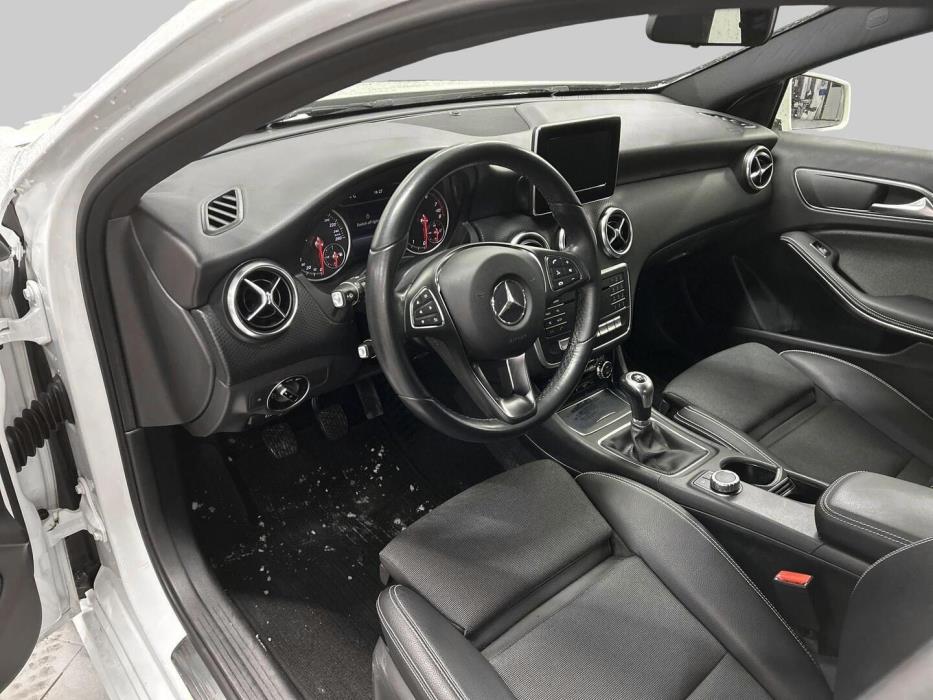 MERCEDES-BENZ A 2017
