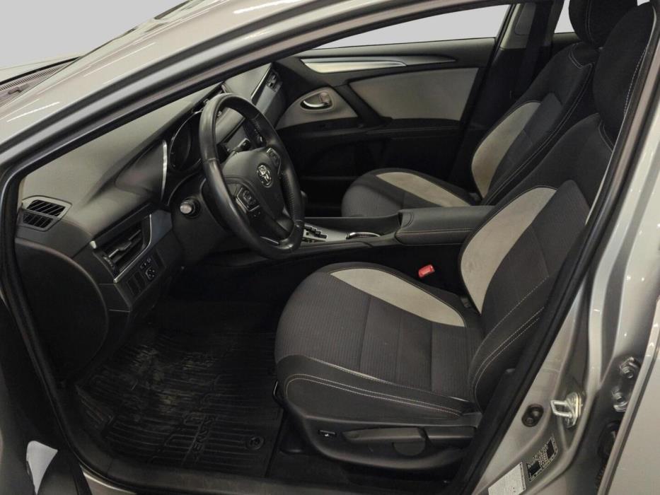 TOYOTA Avensis 2018
