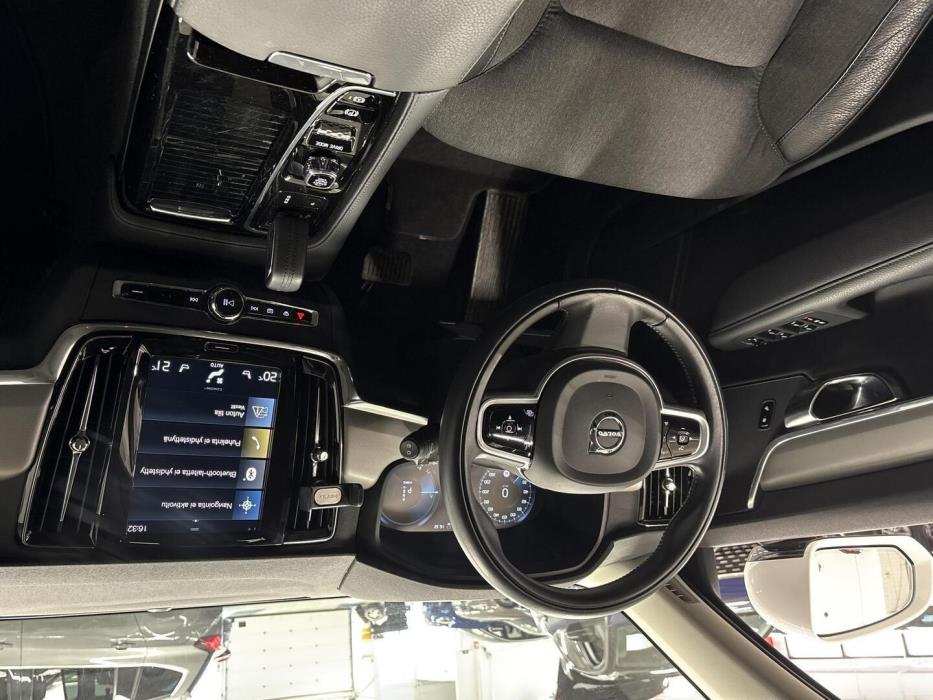 VOLVO V90 2021