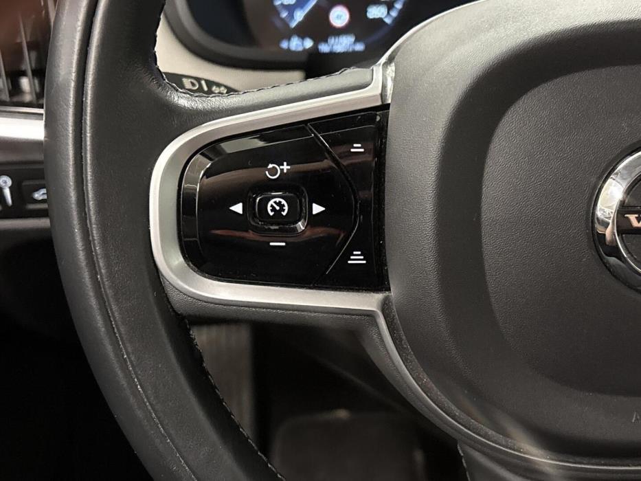 VOLVO V90 2021