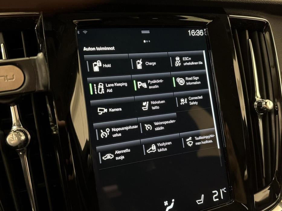 VOLVO V90 2021
