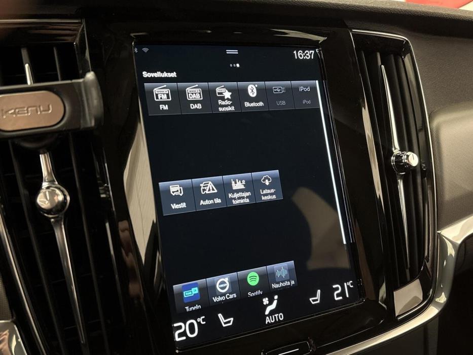 VOLVO V90 2021