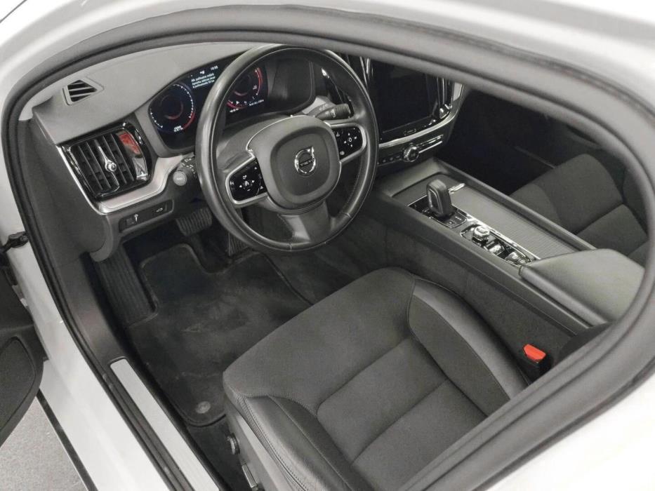 VOLVO V60 2021