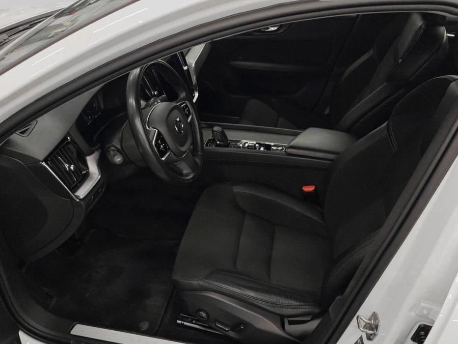 VOLVO V60 2021