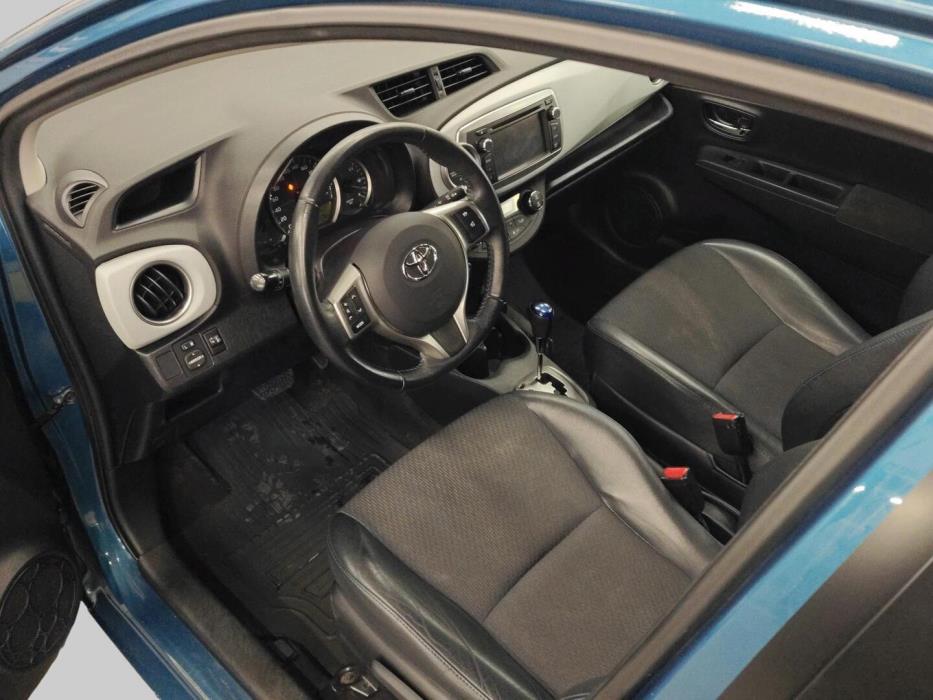 TOYOTA Yaris 2013
