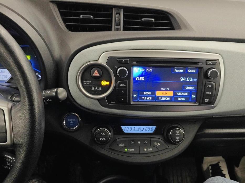 TOYOTA Yaris 2013