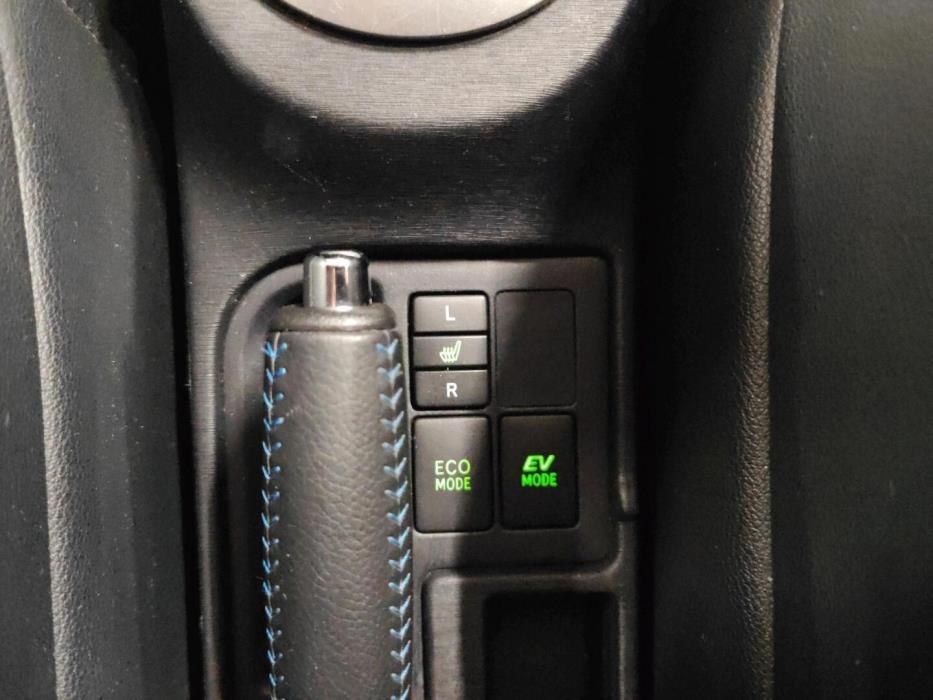 TOYOTA Yaris 2013