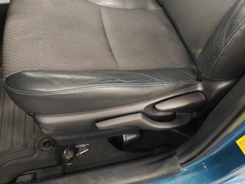 TOYOTA Yaris 2013