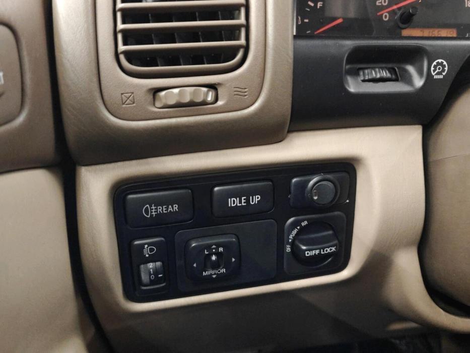 TOYOTA Land Cruiser 2000