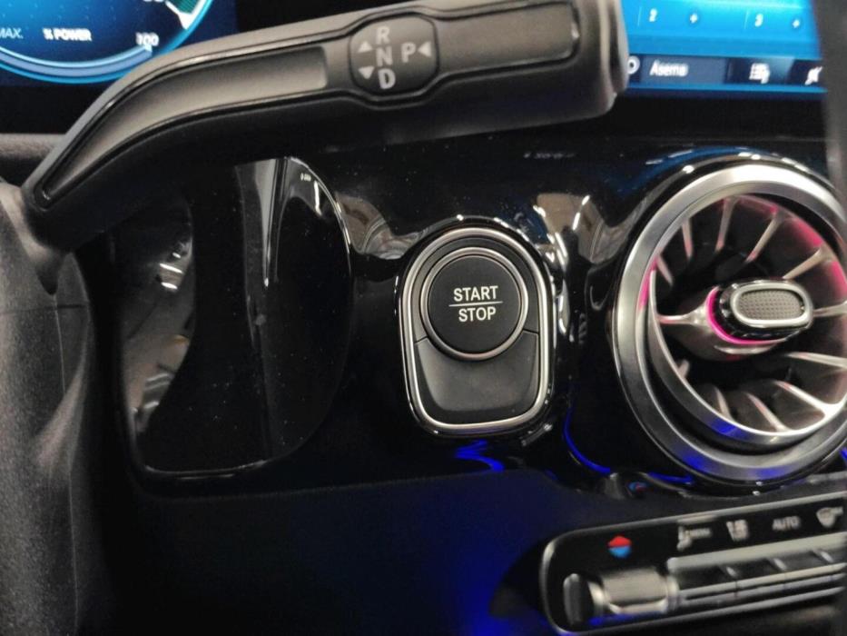 MERCEDES-BENZ EQA 2022