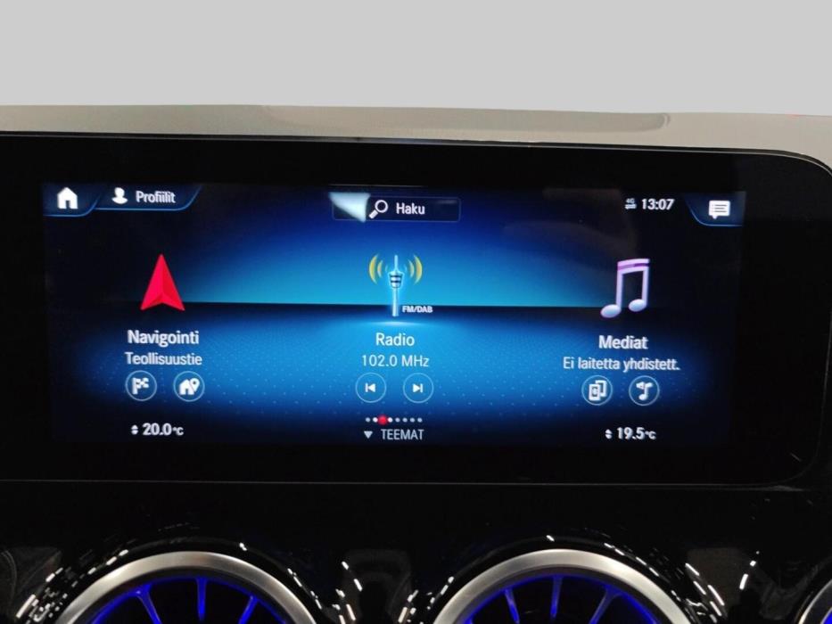 MERCEDES-BENZ EQA 2022
