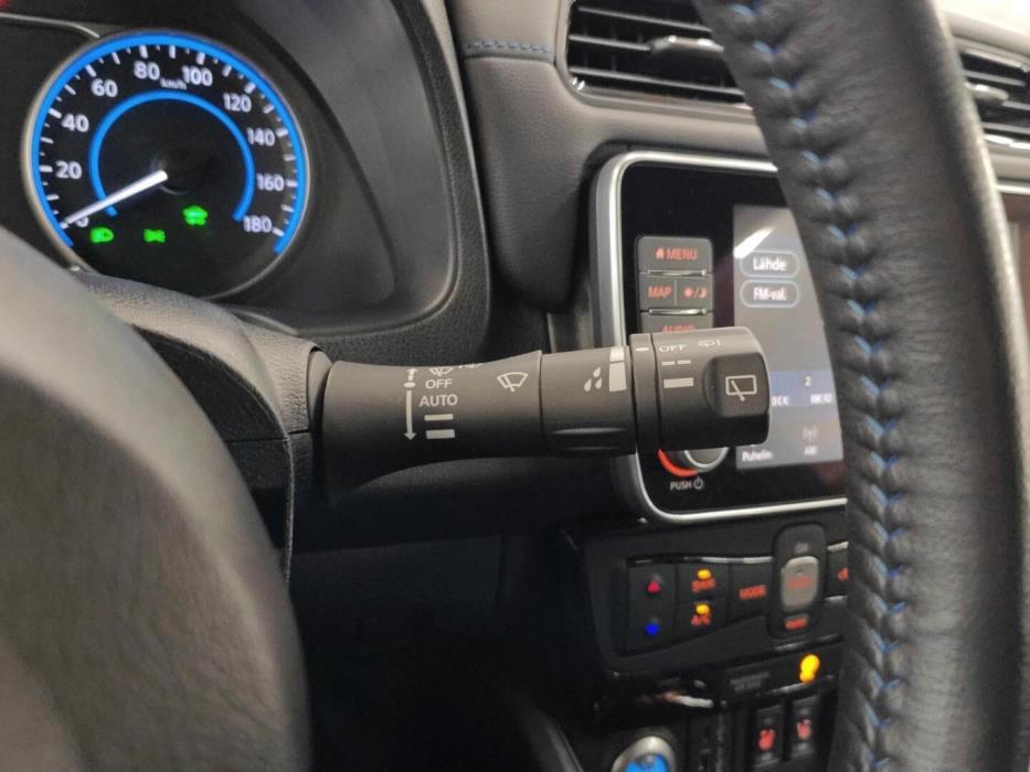 NISSAN LEAF 2023