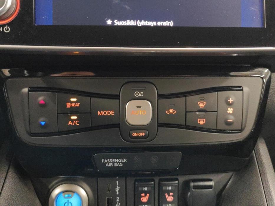 NISSAN LEAF 2023