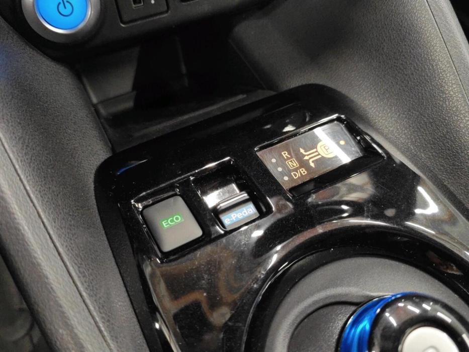 NISSAN LEAF 2023