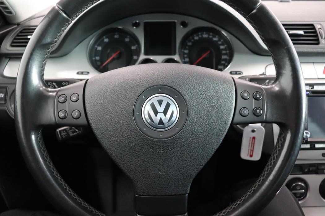 VOLKSWAGEN Passat 2008