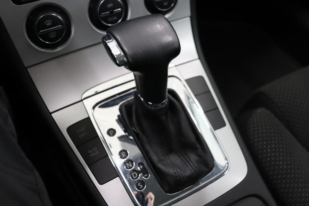 VOLKSWAGEN Passat 2008