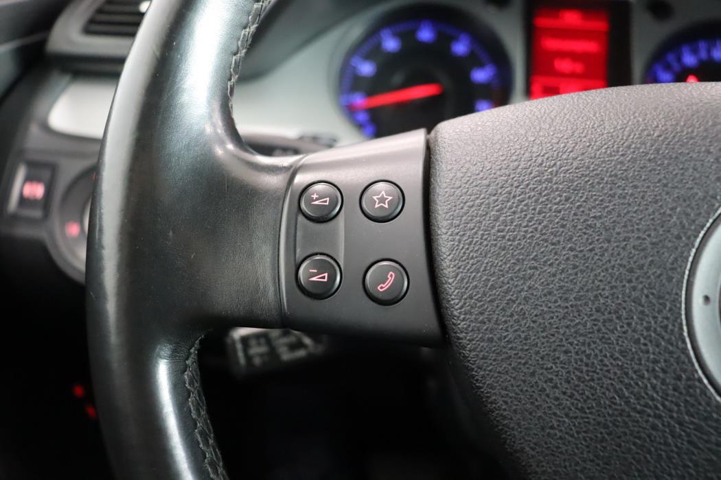 VOLKSWAGEN Passat 2008