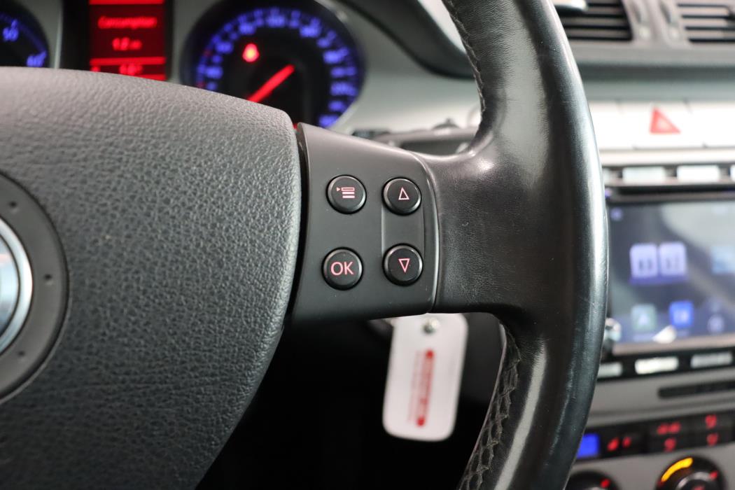 VOLKSWAGEN Passat 2008