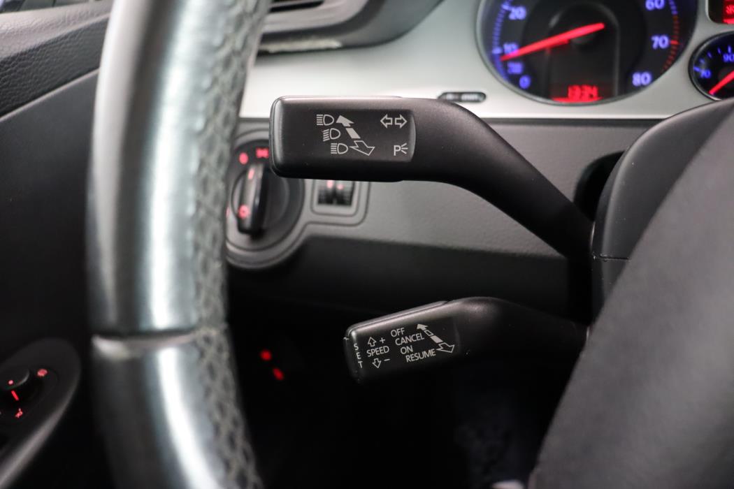 VOLKSWAGEN Passat 2008