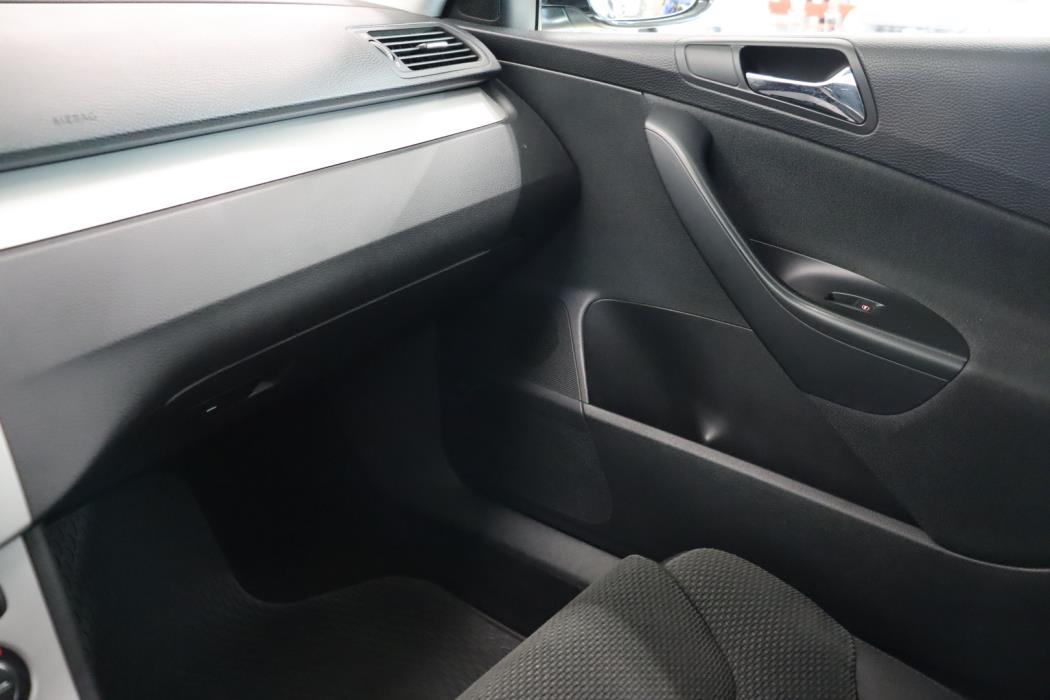 VOLKSWAGEN Passat 2008