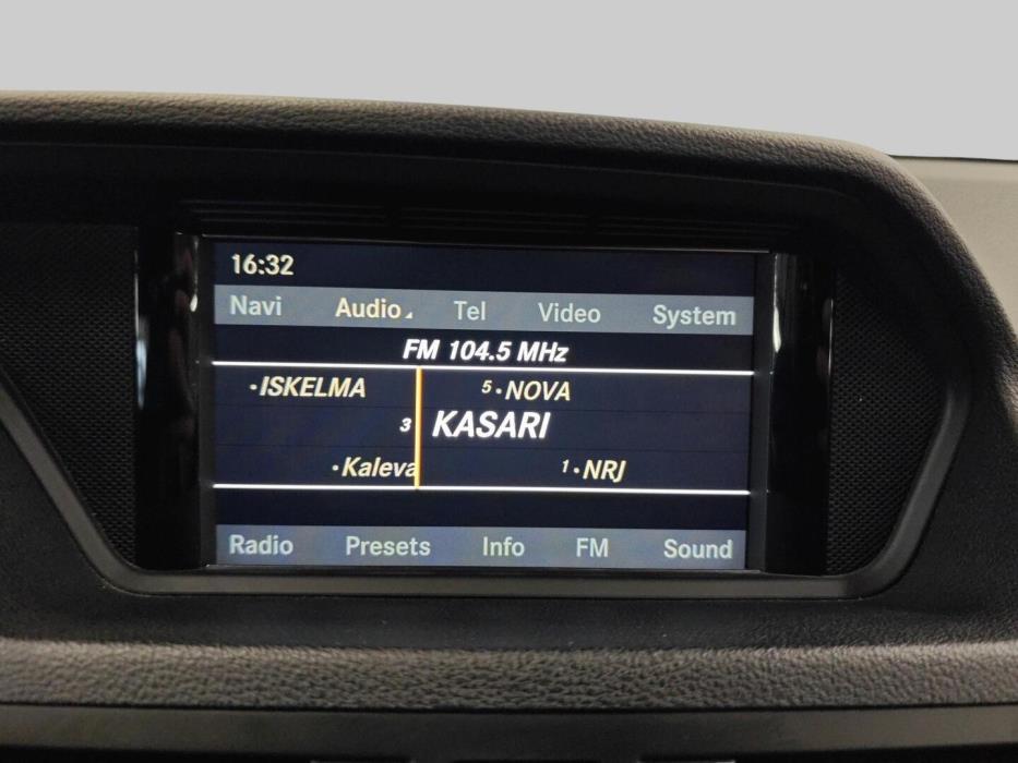 MERCEDES-BENZ E 2011