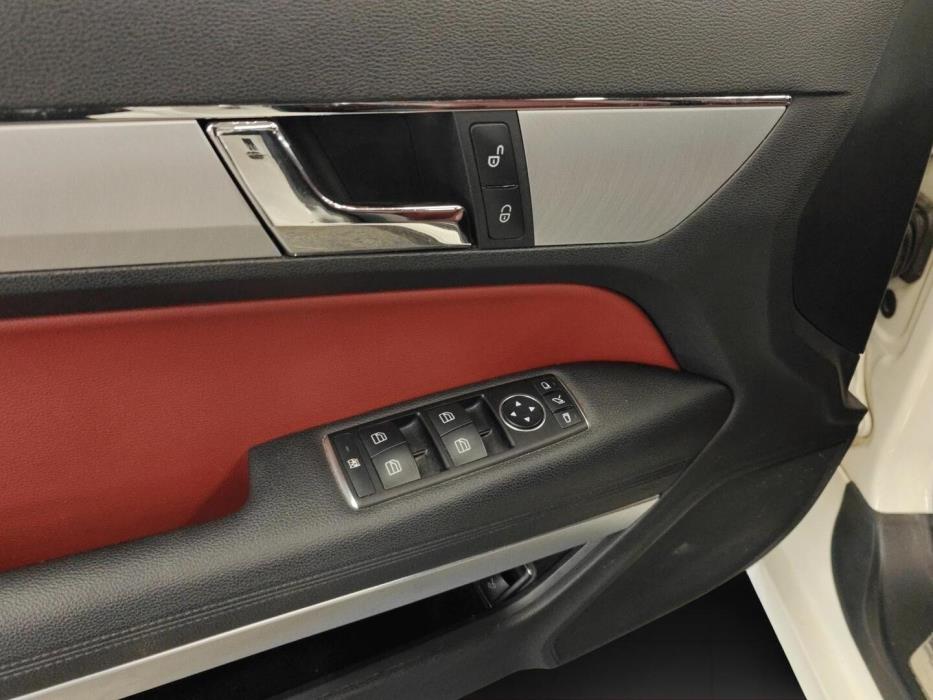 MERCEDES-BENZ E 2011