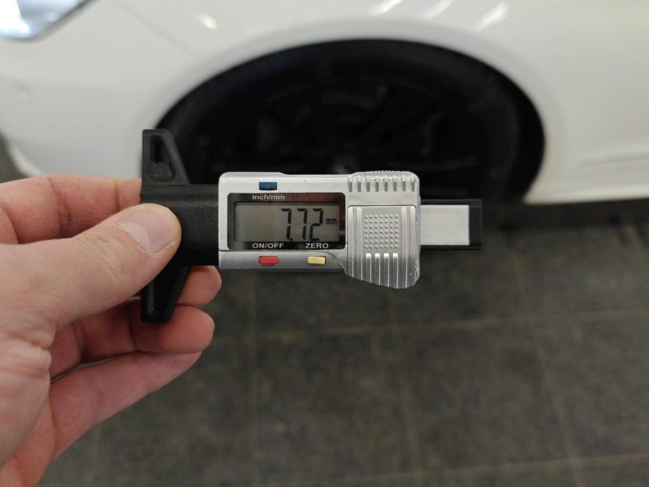 MERCEDES-BENZ E 2011