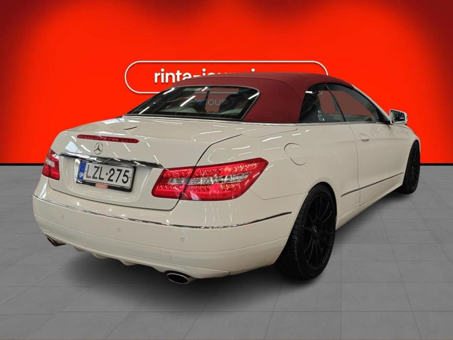 MERCEDES-BENZ E 2011