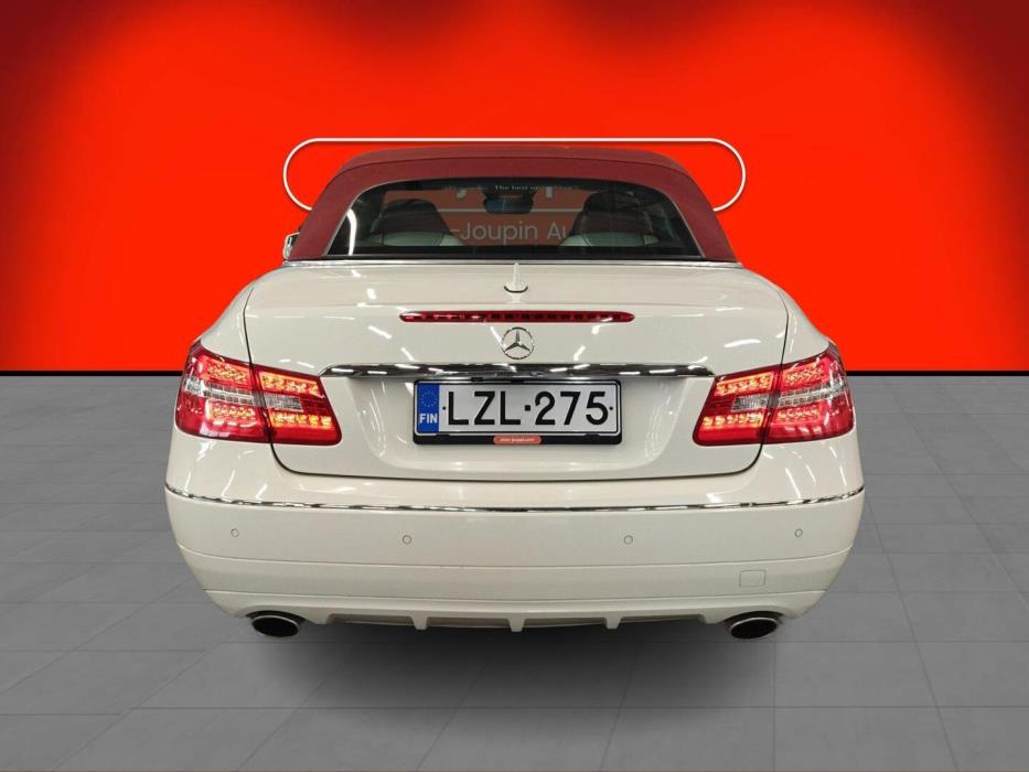 MERCEDES-BENZ E 2011