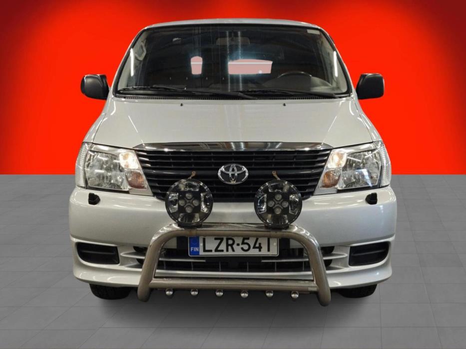 TOYOTA Hiace 2011