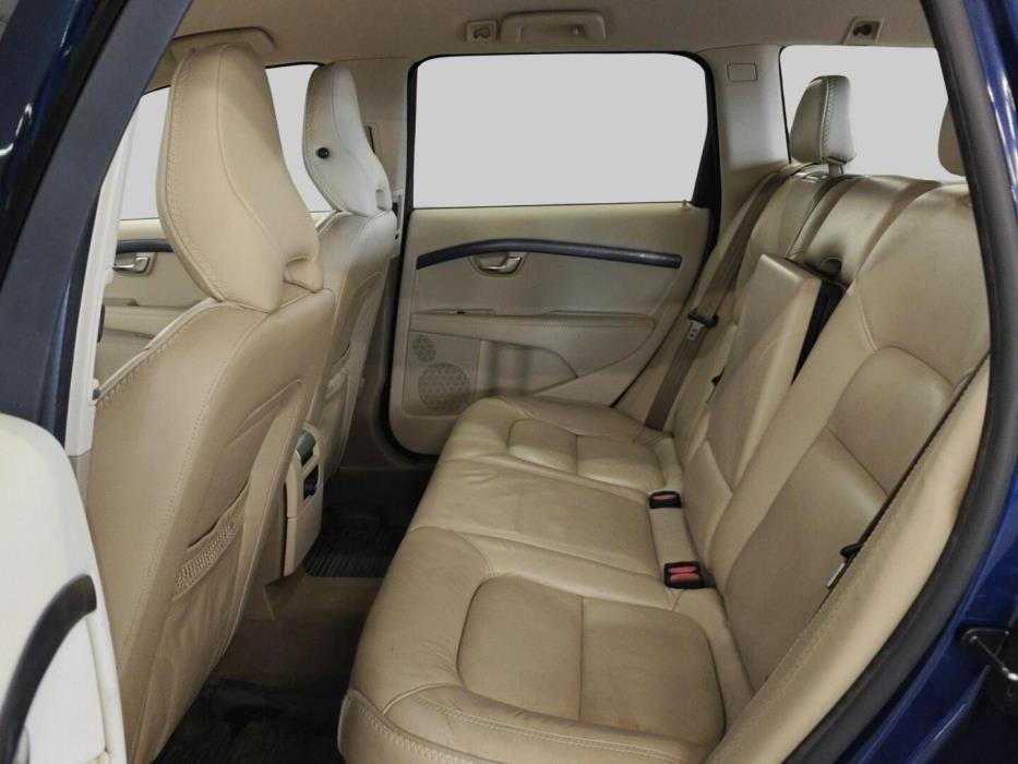 VOLVO V70 2011