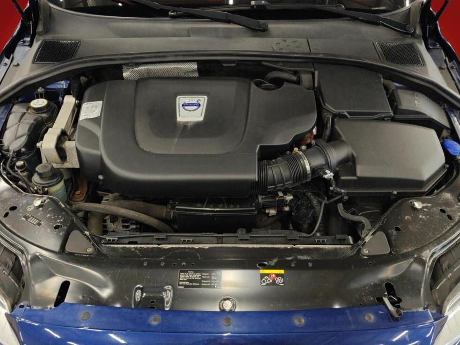 VOLVO V70 2011