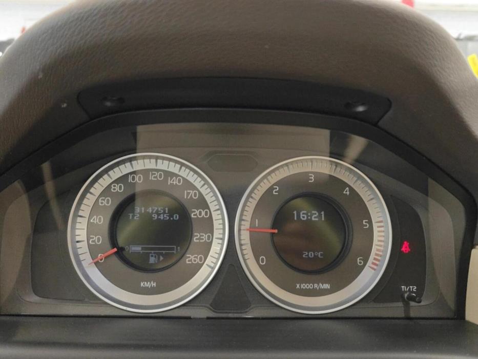 VOLVO V70 2011