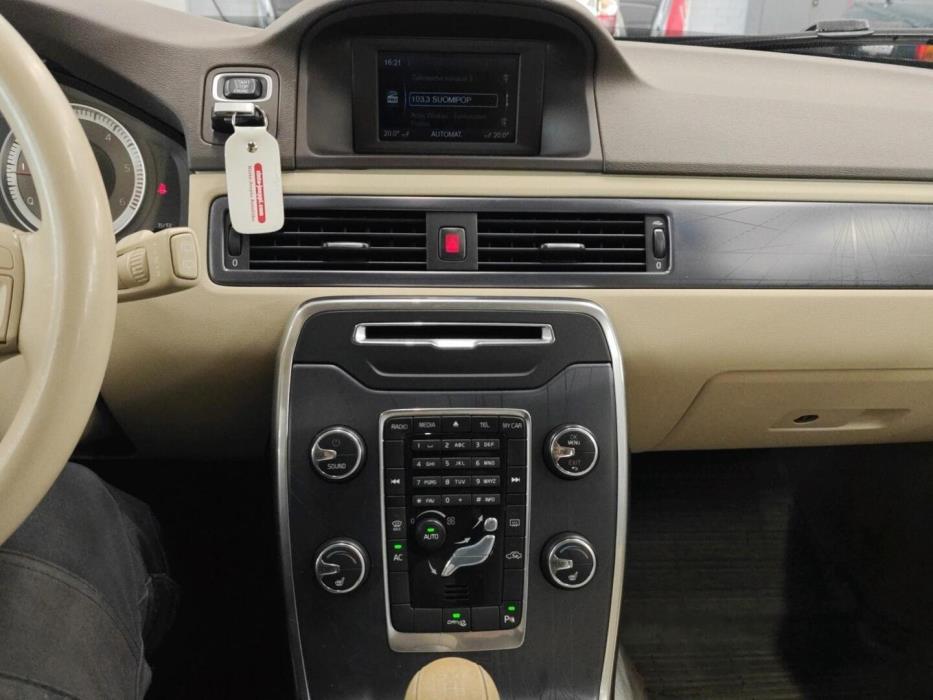 VOLVO V70 2011