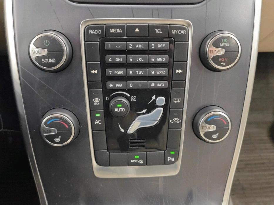 VOLVO V70 2011