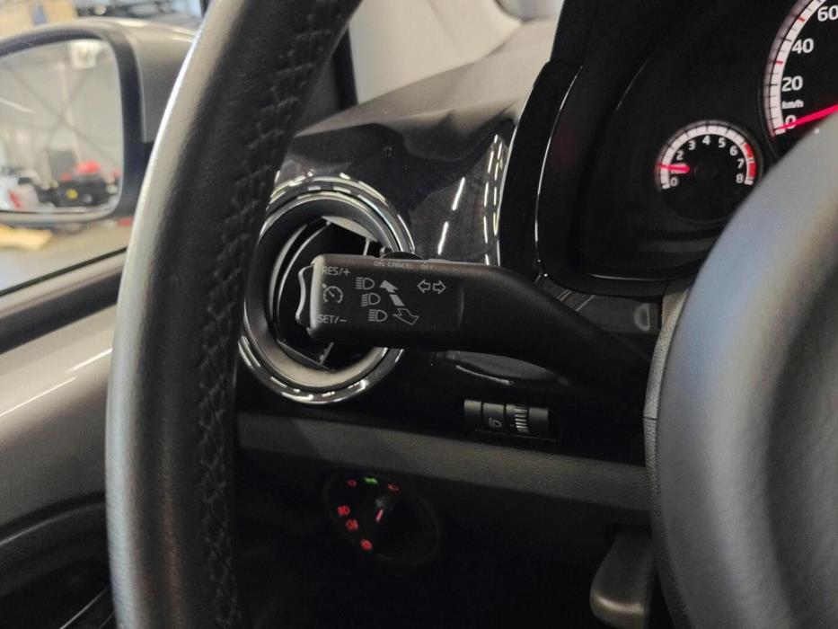 VOLKSWAGEN up! 2016
